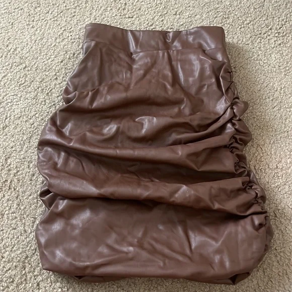 Mini leather skirt - Picture 4 of 5